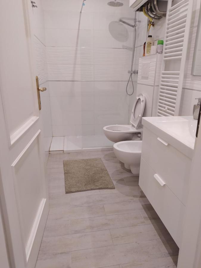 Modern Room With Private Bathroom Trento Exterior photo