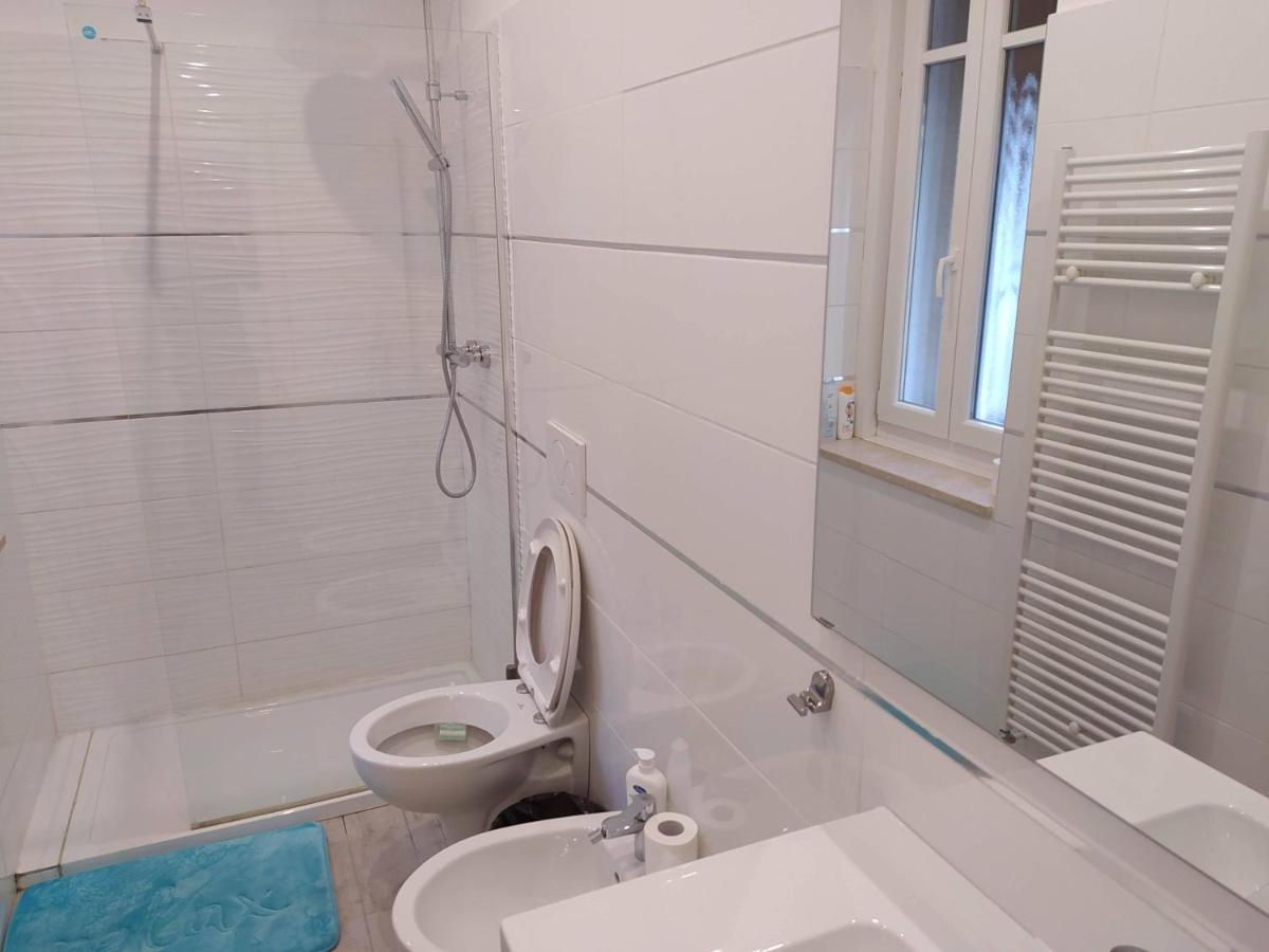 Modern Room With Private Bathroom Trento Exterior photo