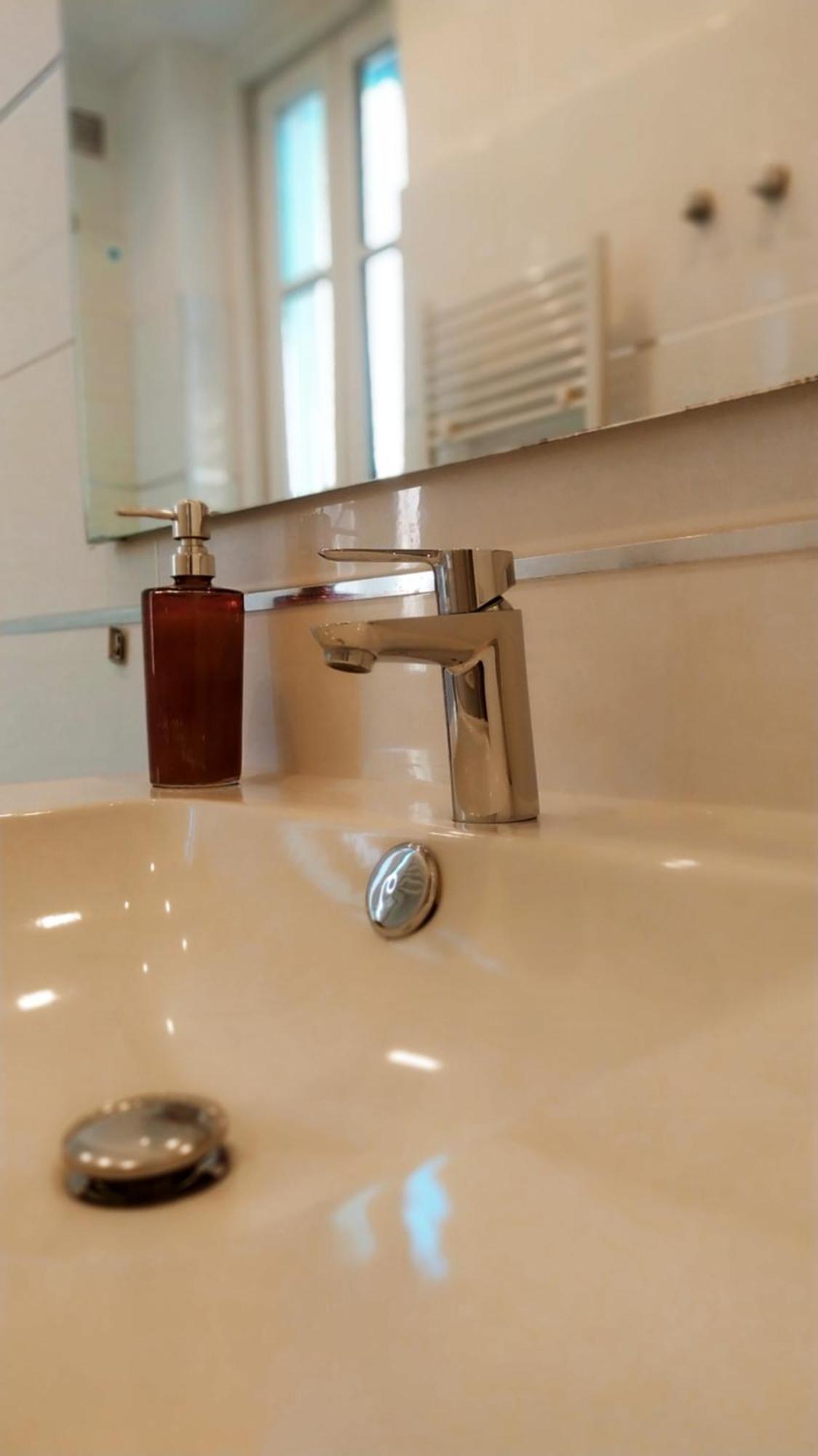 Modern Room With Private Bathroom Trento Room photo