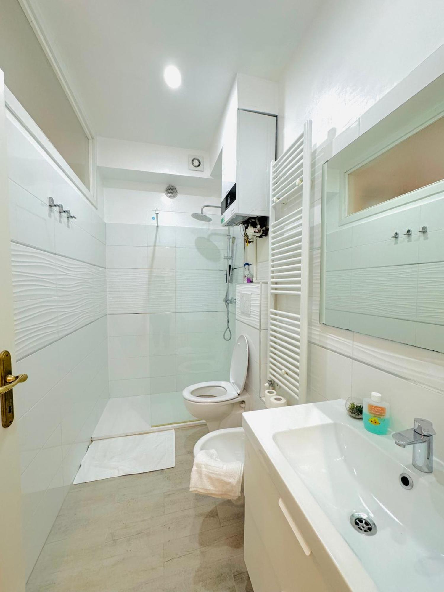 Modern Room With Private Bathroom Trento Exterior photo