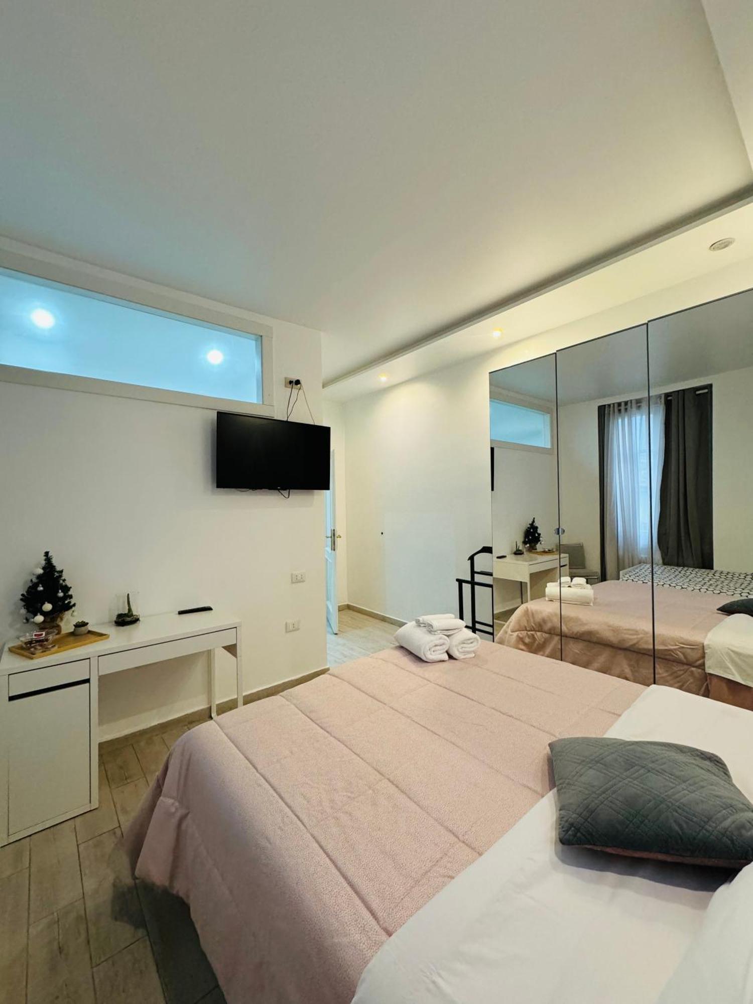 Modern Room With Private Bathroom Trento Exterior photo